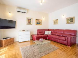 Villa in Podstrana with barbecue and Wi-Fi