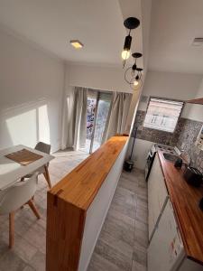 Monoambiente luminoso frente al Aldrey