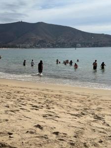 Confortable departamento, full equipado, a 10 min de hermosas playas caminando por el lindo Paseo puyai