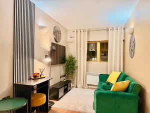 Modern 2-Bed Apartment Near Leeds Station Sleeps 5