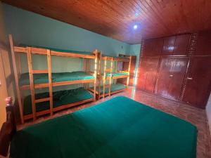 Chácara com piscinas, salão e campo de futebol