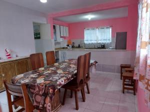 Casa Azul a 350m da Praia do Mar Casado Guarujá