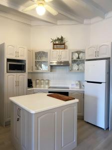 Ducks & Drakes Outback House