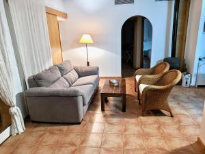 Villa familiar en LEscala con piscina privada y barbacoa - HISP-7-103