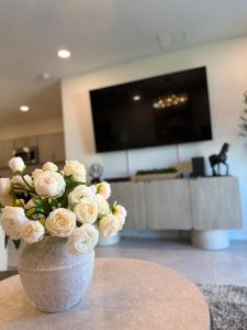 Exclusive 6BR Resort Villa Modern Stay Near Disney