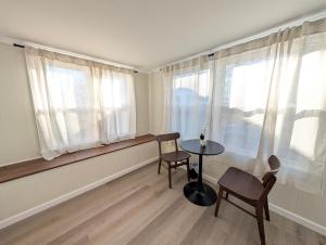 Modern Norwalk Retreat 2 King Suites Sunroom