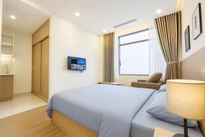 KINDNEST Cosy & Luxury Apartment, 5 Minutes to Tan Son Nhat Airport, Central Location
