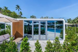 Nomad Cabin — seaside home with breakfast and pool