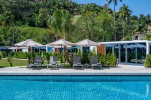 Nomad Cabin — seaside home with breakfast and pool