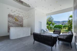 Nomad Cabin — seaside home with breakfast and pool