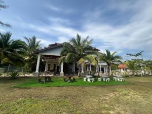Kanza Beach Inn