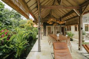 Tropical Villa Indah - Private Jungle Oasis with Pool & Views