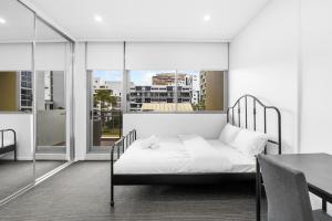 Stylish 2BR Stay – Near Cafés & Transport