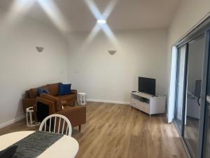 Fiddlers Green 1 ground floor unit close to CBD