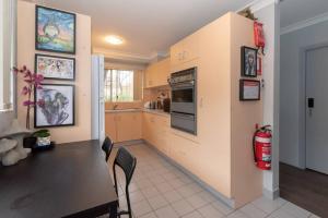 Cozy Double Room - Central Spot - Shared Bathroom