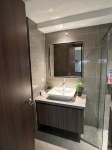 Deluxe City View near City of Dreams Casino, Airport, Solaire, Okada, Ayala Malls and MOA