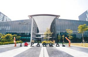 Deluxe City View near City of Dreams Casino, Airport, Solaire, Okada, Ayala Malls and MOA