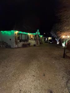 Detached property, beams, hot tub large garden