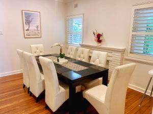 Family Retreat with Pool Near Pymble Station