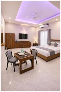 Hotel Rylvish Blue Inn Sagar Suite Near Jagannath Temple- Free Parking & Lift - Best Superior Hotel IN Puri