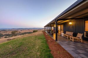 Arcadia - Refined Wellness Retreat with Scenic Views