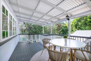 Strathendrick Timeless Queenslander Haven near CBD