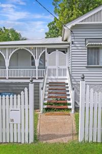 Strathendrick Timeless Queenslander Haven near CBD