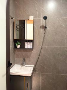 Alley Home & Apartment Tay Ho