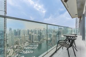 High-Floor 3BR with Balcony Overlooking the Marina, Near the Beach, Just Minutes Walk to the Tram, Damac Heights, Dubai Marina by Deluxe Holiday Homes