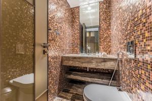 High-Floor 3BR with Balcony Overlooking the Marina, Near the Beach, Just Minutes Walk to the Tram, Damac Heights, Dubai Marina by Deluxe Holiday Homes