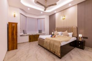 ELIVAAS Vedaaz Farms Pet-friendly 4-BHK Villa With Private Outdoor Pool and Garden area