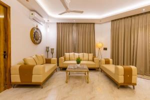 ELIVAAS Vedaaz Farms Pet-friendly 4-BHK Villa With Private Outdoor Pool and Garden area