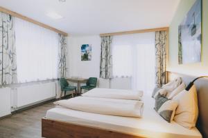 Pension Monika, Cozy B&B, newly renovated rooms in Kaprun