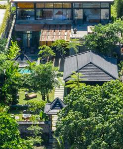 4 BR Retreat Villa - Beach Access