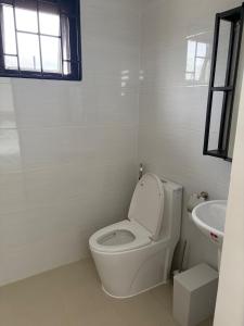 Nice Near-beach House at The Strands, Morong, Bataan