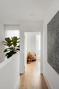 Brand new central 3 bedroom along the beach