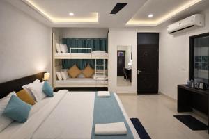 Around Stays-Rising Hills, Tapovan