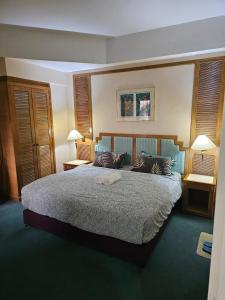 Riviera Bay Seaview Condo - Budget