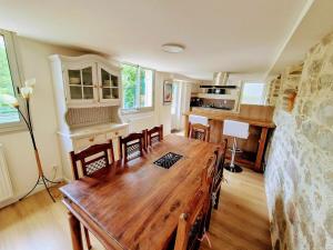 Le Pont Bas bord de rivière proche Puy du Fou