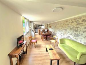 Le Pont Bas bord de rivière proche Puy du Fou