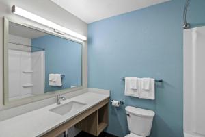 WoodSpring Suites Palm Springs - West Palm Beach