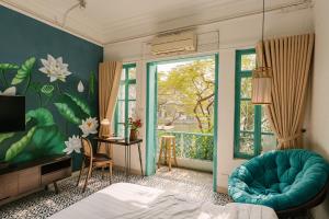 All townhouses, 3 bedrooms, lake view, above Cat Coffee