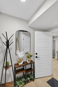 Guest Suite in Edmonton, King bed and parking