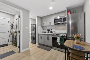Guest Suite in Edmonton, King bed and parking