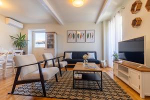 CASA MARIO-charming stone house with jacuzzi