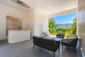 Nomad Cabin with pool&breakfast–Steps from the Sea