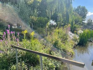 Central and luxurious floating home with garden