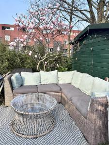 Central and luxurious floating home with garden