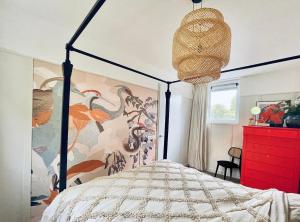 Central and luxurious floating home with garden