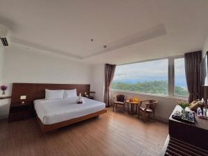 Soria Majestic Beachfront Hotel